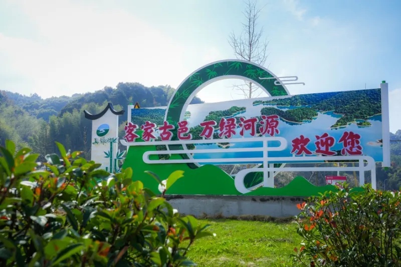 绿美长廊载“粤韵” 粤赣高速出省通道变身生态文化风景线