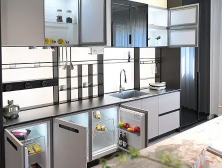 告别收纳焦虑，让厨房呼吸：施华菲橱柜的“适度收纳”之道