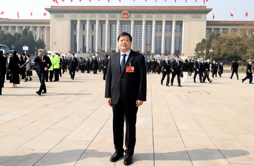 邵长金代表：破解“卡脖子”问题 培育发展生物基化学纤维制造产业 