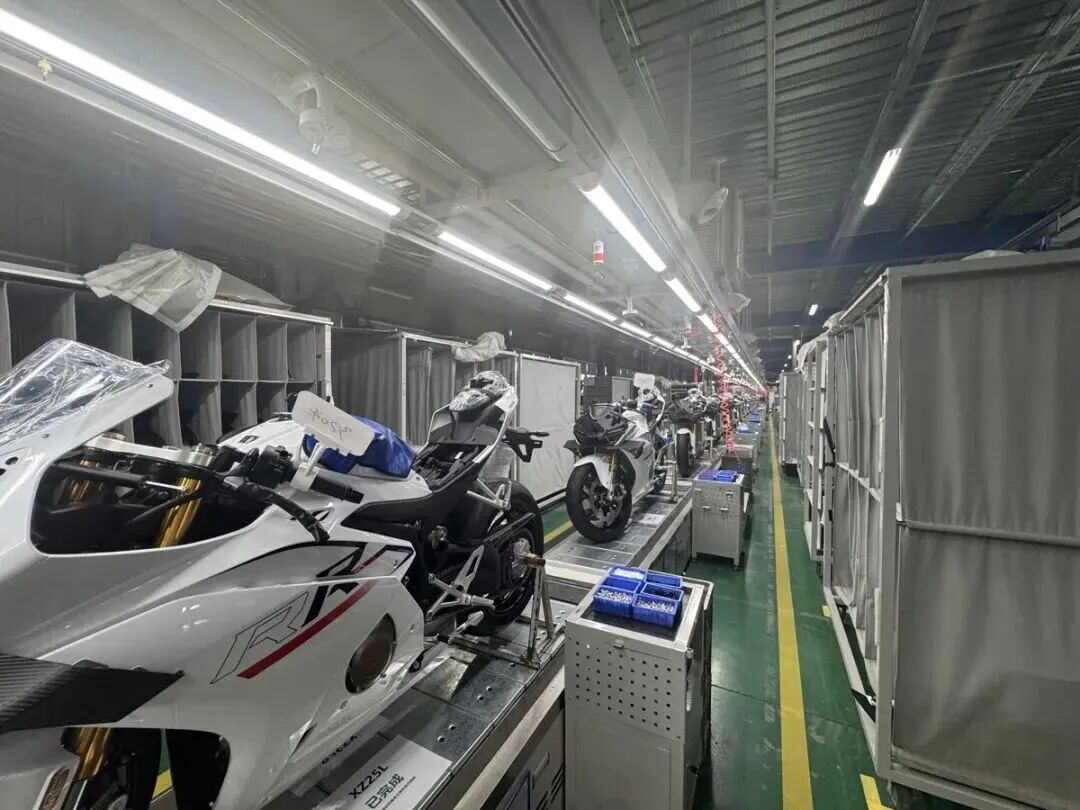 热血逆袭!修车学徒缔造世界冠军,张雪机车冠军“铠甲”江门造 热血逆袭!修车学徒缔造世界冠军,张雪机车冠军“铠甲”江门造